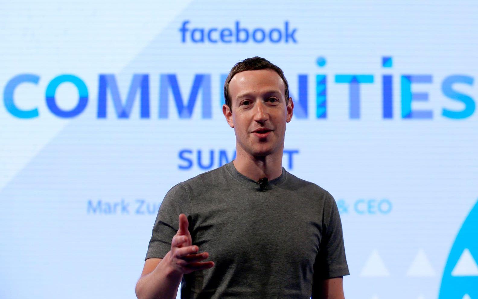 Facebooks grundare Mark Zuckerberg, sitter säkert med sin 71 miljarder dollar. 