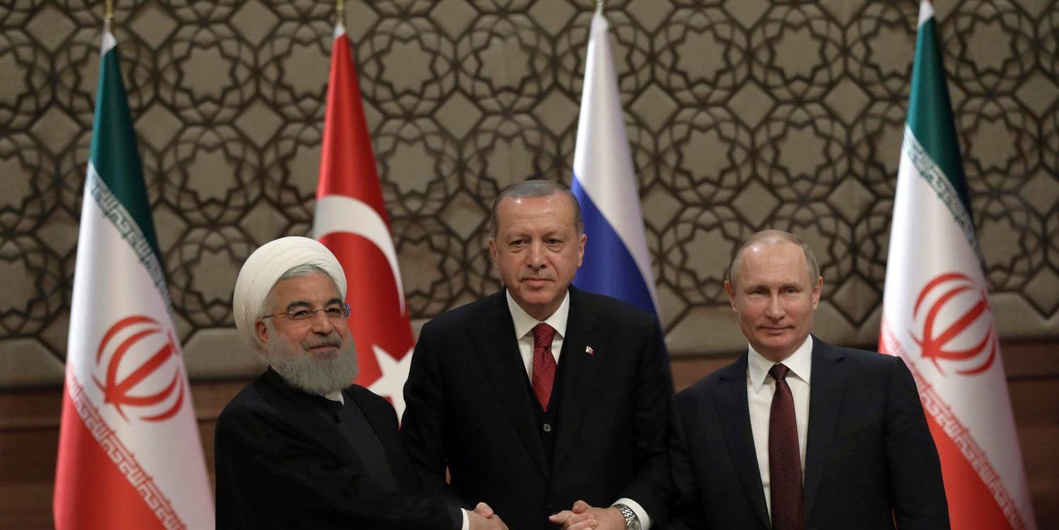 Irans president Hassan Rohani, Turkiets Recep Tayyip Erdogan och Rysslands Vladimir Putin när de möttes i april. Arkivbild.