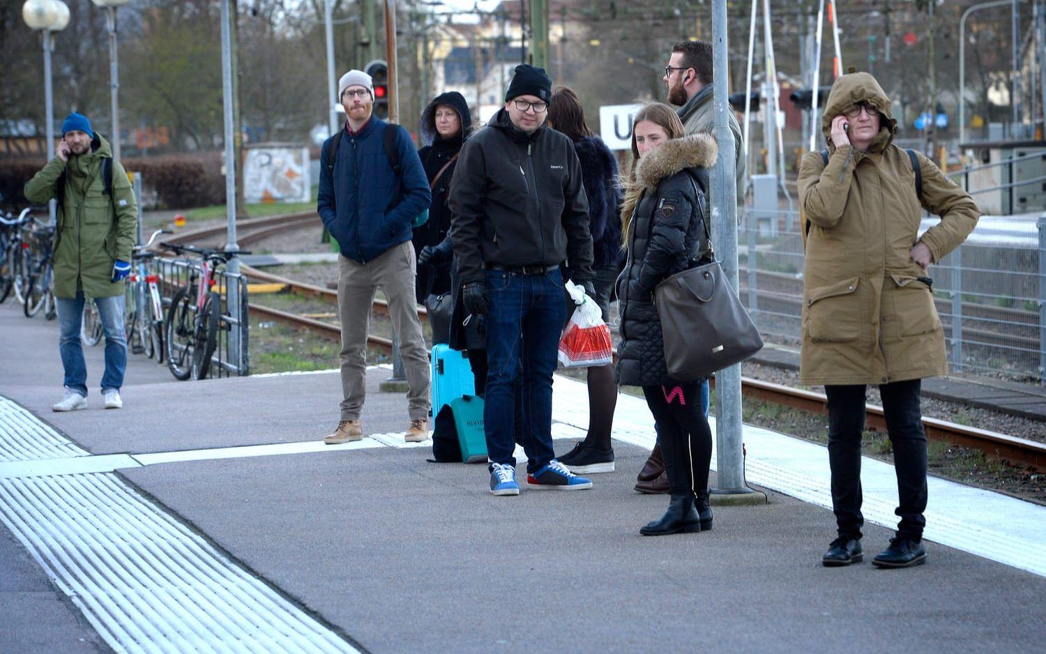 Inställda tåg, ersättningstrafik och ersättningskrav från resenärer gör att Hallandstrafiken gör en förlust på nästan 6 miljoner kronor.