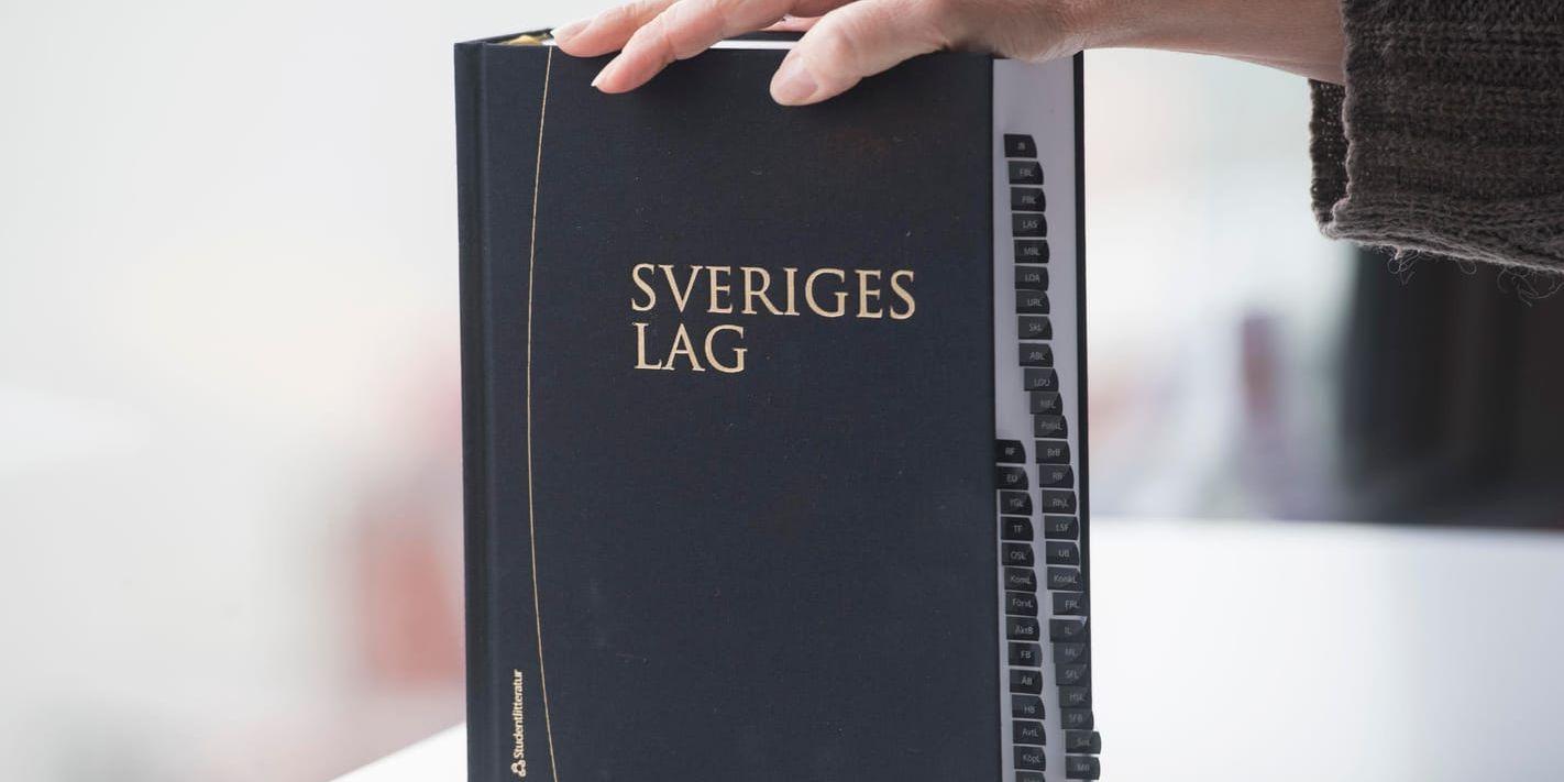 En lokal politiker från Västra Götaland åtalas av Uddevalla tingsrätt för grov kvinnofridskränkning. Arkivbild.