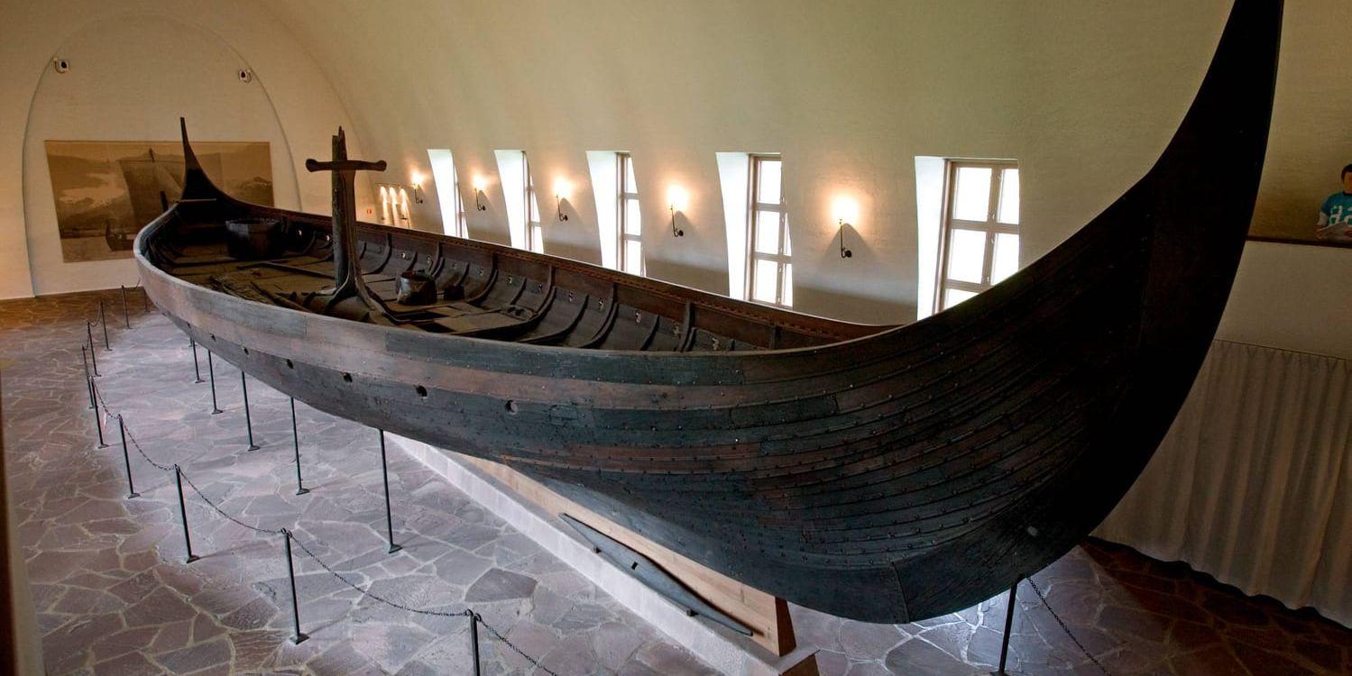 Gokstadsskeppet från vikingatiden visas upp på museum i Norge. Nu har mer än 400 ovärderliga föremål från Vikingatiden stulits. Arkivbild.