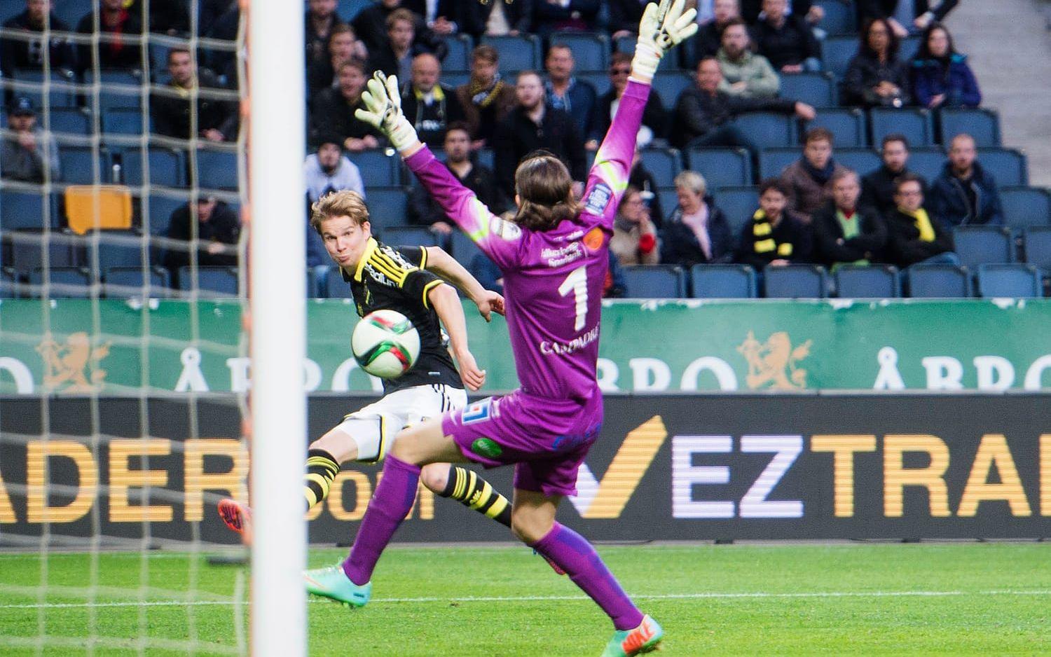 8 AIK (b) 3–4  3/6 2015 I andra halvlek trillade målen in i en strid ström. Johannes Vall gjorde 2-1 och AIK var i gungning. Men vände på ett omdiskuterat mål. Dan Keat kvitterade, men Henok Goitom avgjorde och FFF-spelarna deppade. Så nära!