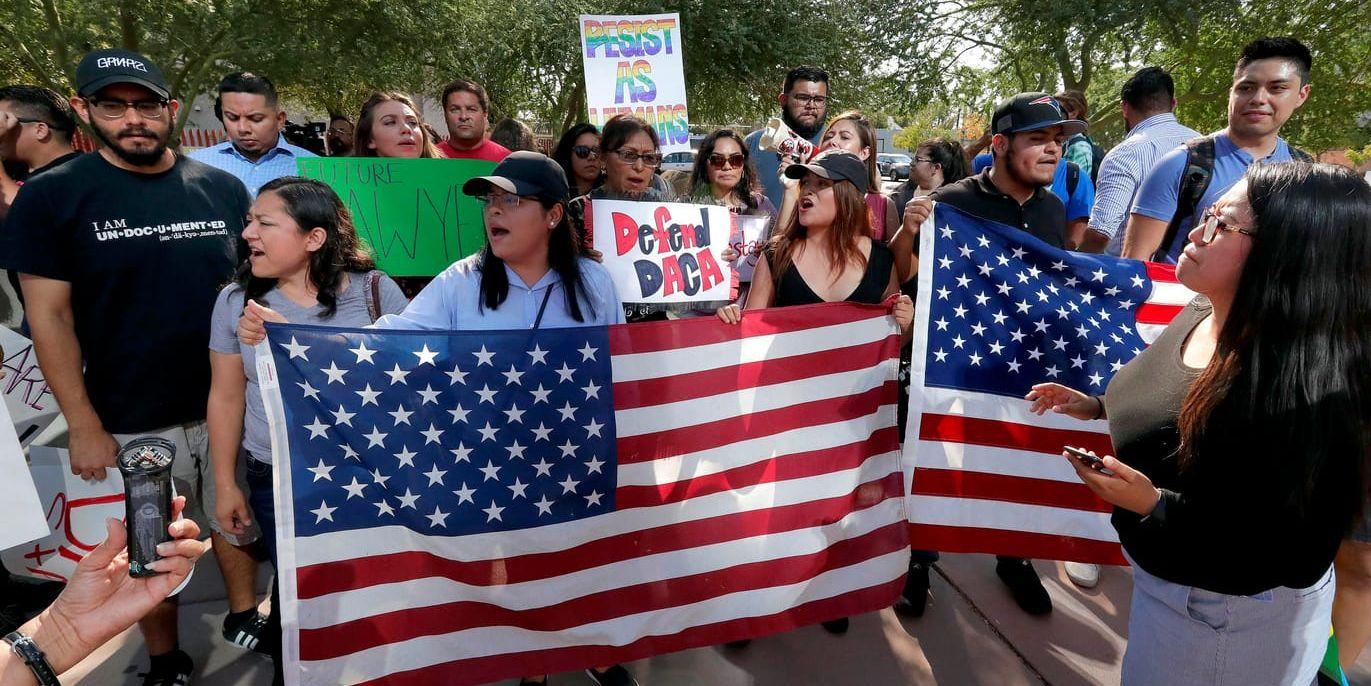 Daca-anhängare demonstrerar i Phoenix i USA. Arkivbild.