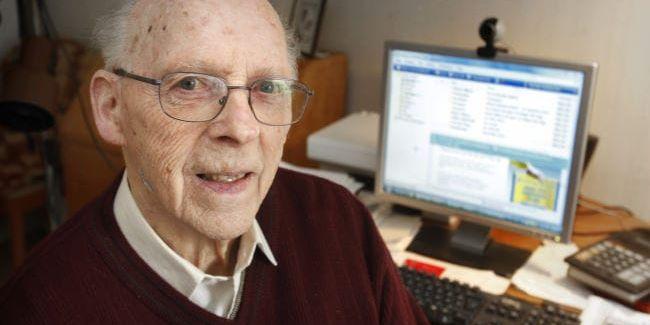 Datanörd vid 90. Olof Jansson tillbringar varje dag någon timme eller mer vid sin dator. Med hjälp av den har han skrivit ner sitt långa liv och om inte kostnaden sätter stopp kommer de 52 kapitlen ut i bokform.