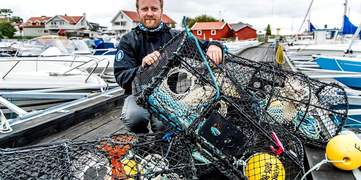Fritidsfiskaren Markus Lundgren i Kungsbacka har hummertinorna redo inför premiären tidigt på måndagen. Han tycker att de hårdare reglerna är bra, och tror att de kan leda till ett mer givande fiske på sikt.