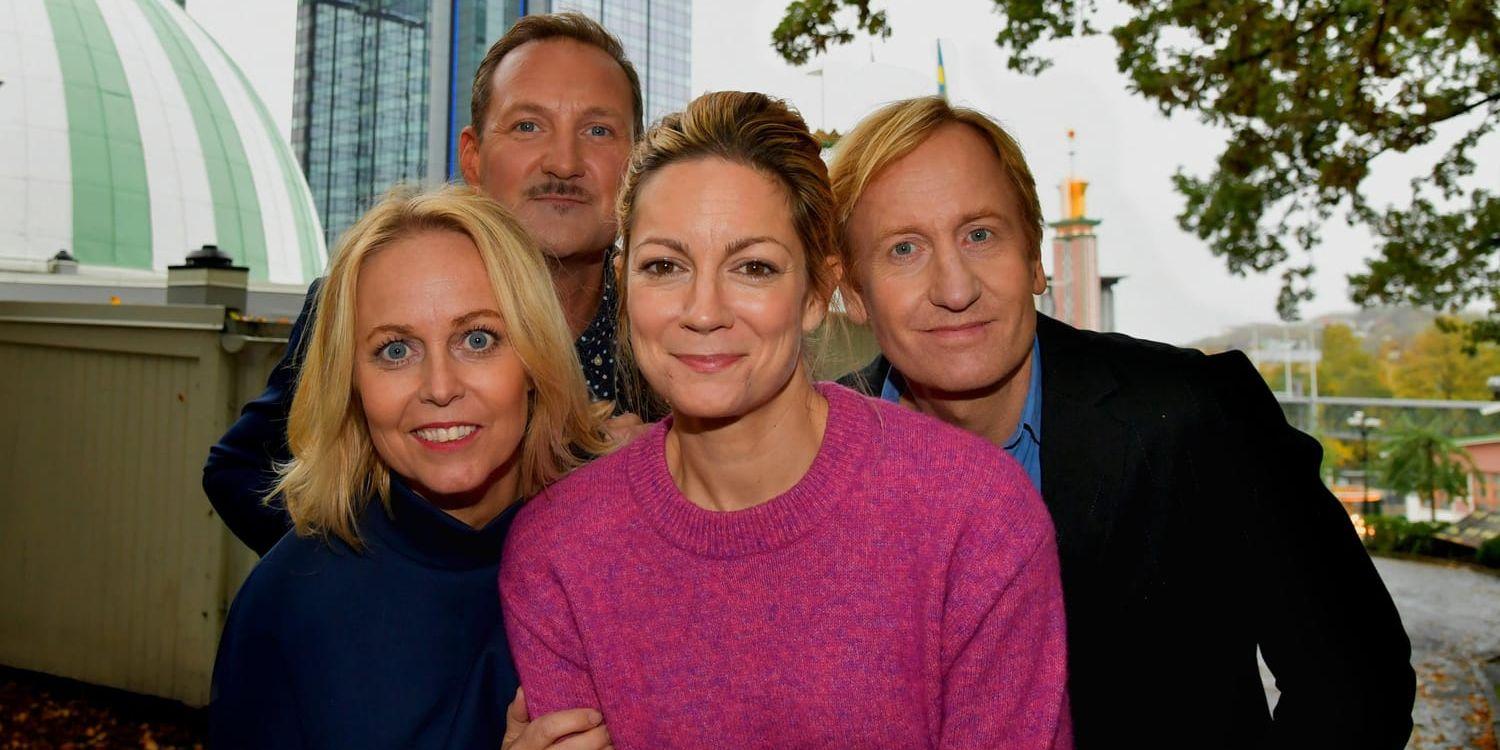 Annika Andersson, Robin Stegmar, Emma Peters och Gustaf Hammarsten står i vår på Lisebergsteaterns scen i den romantiska komedin "Bagage". Pressbild.