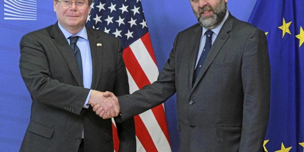 De två chefsförhandlarna som försöker få ihop avtalet mellan USA och EU. Bild: Yves Logghe