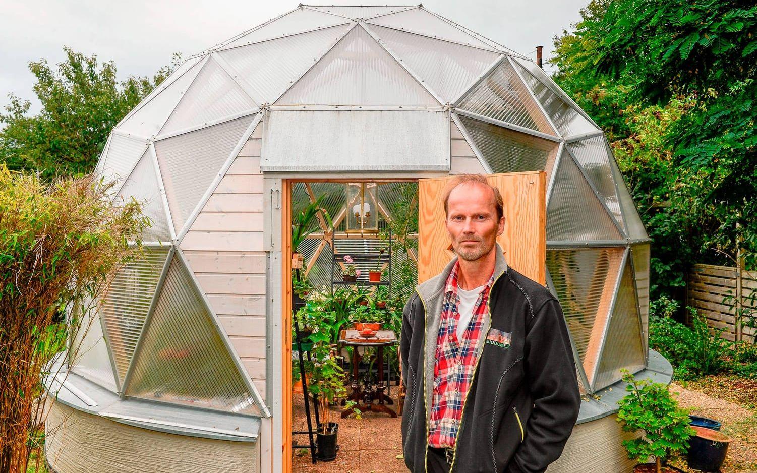 Kalle Pettersson har hittills byggt åtta runda växthus.