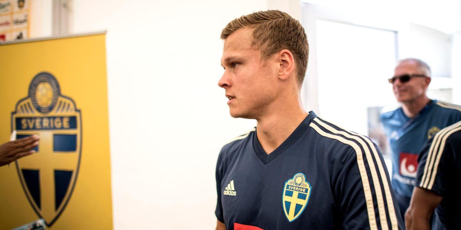 Viktor Claesson, som inte ville ta politisk ställning genom att bära regnbågsfärgade skosnören. Svenska fotbollförbundet stoppar nu skosnörena i VM.