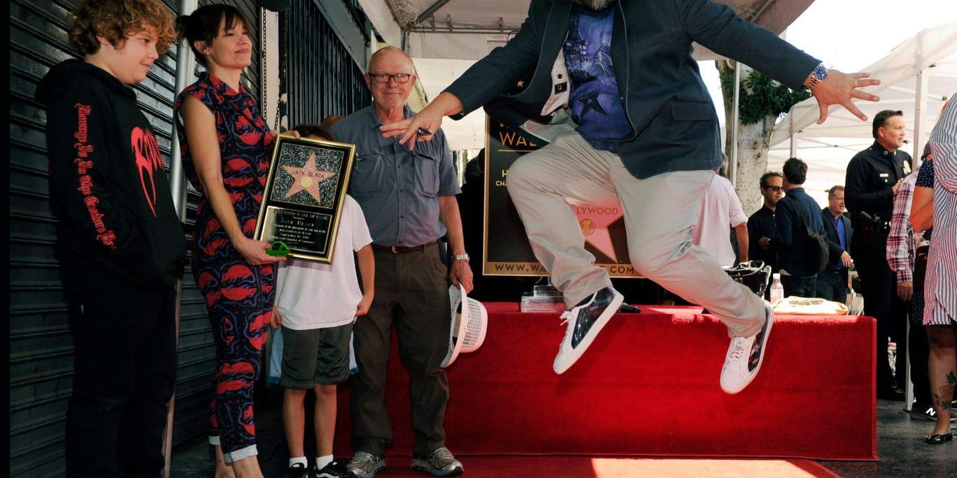 Komikern Jack Black showade loss när han stjärna på Hollywood Walk of Fame invigdes på tisdagen.