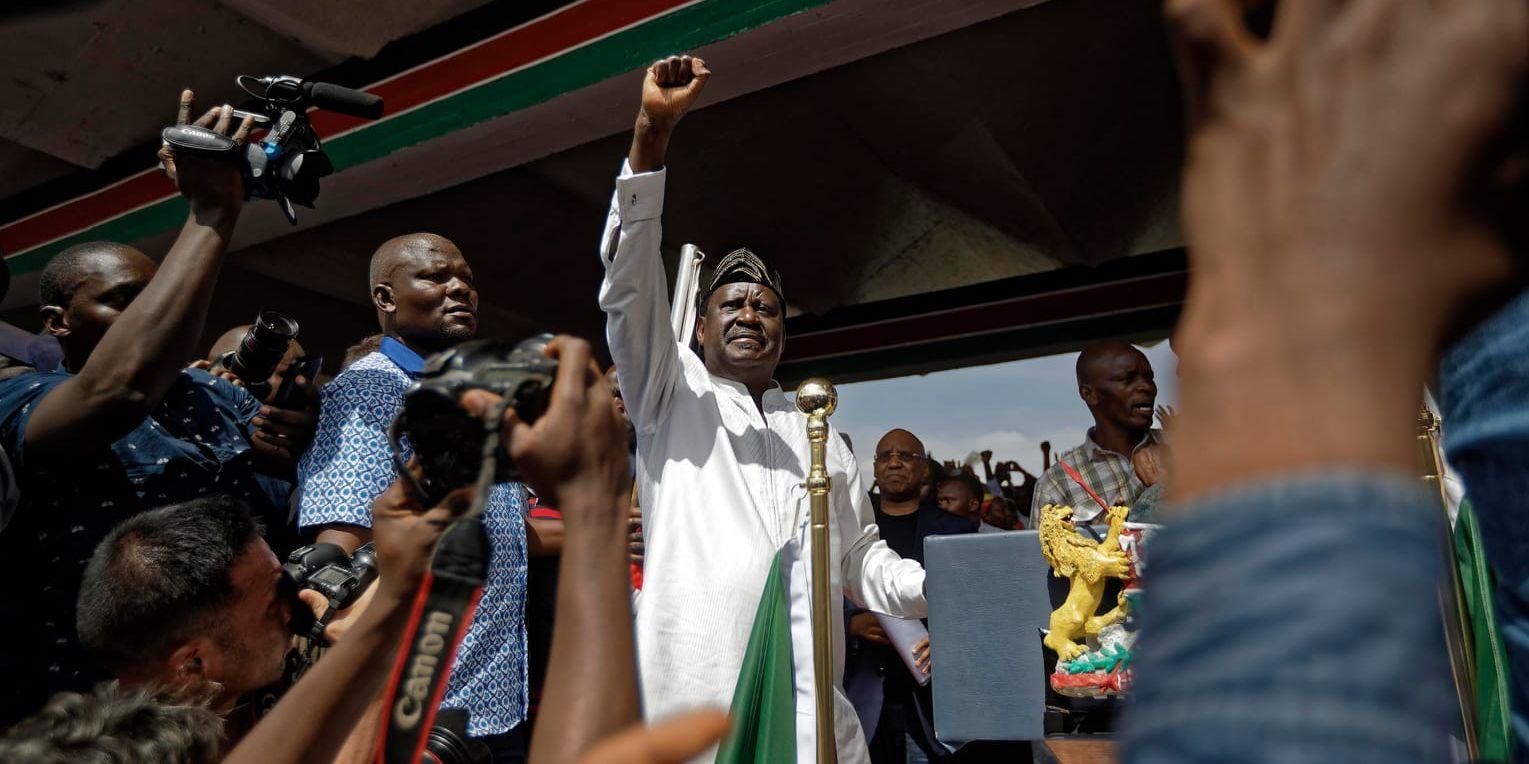 Oppositionsledaren Raila Odinga på tisdagens symboliska ceremoni.