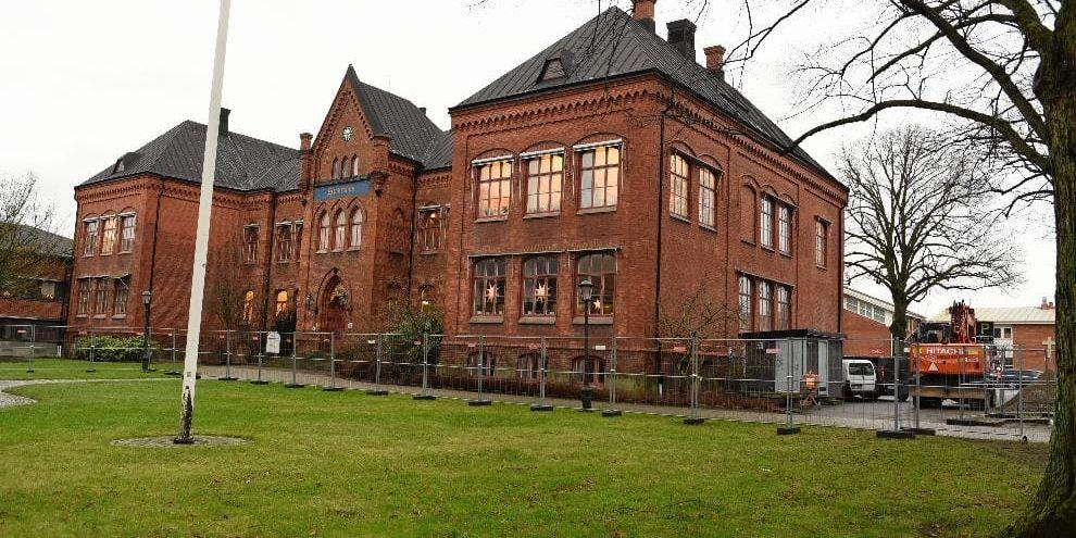 Renoveras. Ann-Charlotte Stenkils och Jana Nilssons arbetsplats ska renoveras utvändigt.