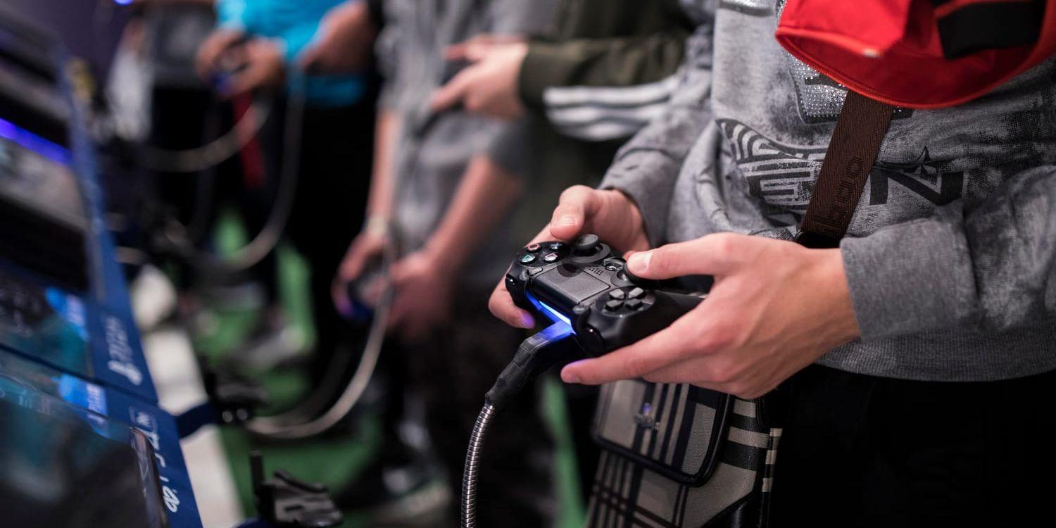 Ny brittisk studie visar att föräldrar tar lätt på åldersgränser på tv-spel. Arkivbild.
