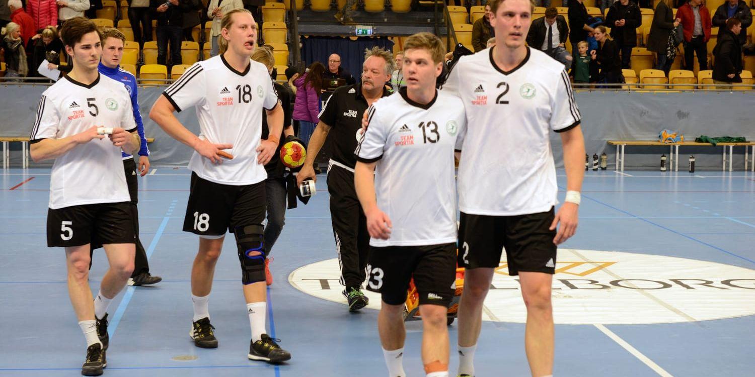 Tunga steg. Jonathan Tygesen (till vänster), Jonathan Lindberg, Jesper Sivertsson och Daniel Lindgren vandrar av som förlorare i Helsingborg.