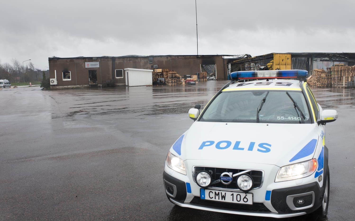 Tisdag den 9 maj häktades en man i 25-årsåldern, misstänkt för att ha anlagt branden på Åkarevägen. Bild: Jonatan Bylars.