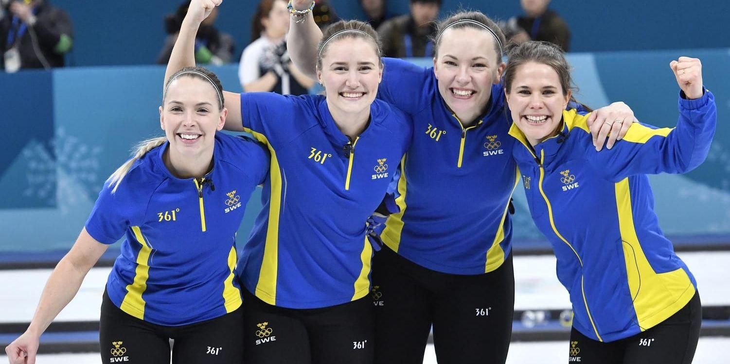Det svenska finallaget i curling: Sofia Mabergs, Sara McManus, Agnes Knochenhauer och Anna Hasselborg.