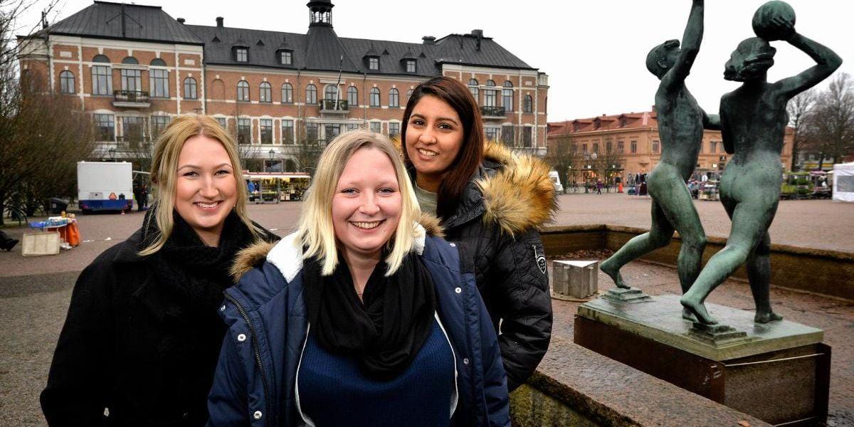 Unga och kvinnor. Tre av ledamöterna i Varbergs kommunfullmäktige, Linnéa Sandahl (MP), Julia Nord Axelsson (S) och Jenny Serey (S), är inte bara unga, de är även kvinnor.