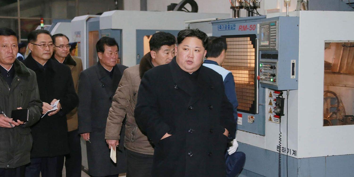 Den nordkoreanska ledaren Kim Jong-Un besöker en fabrik tidigare veckan.