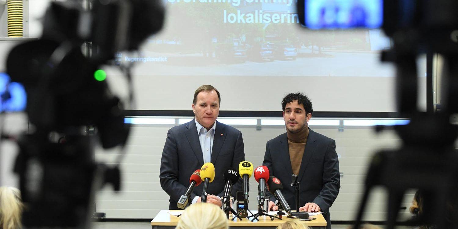 Statsminister Stefan Löfven (S) och civilminister Ardalan Shekarabi (S) vid en presskonferens på Tullverket i Malmö om omlokalisering av statliga jobb.