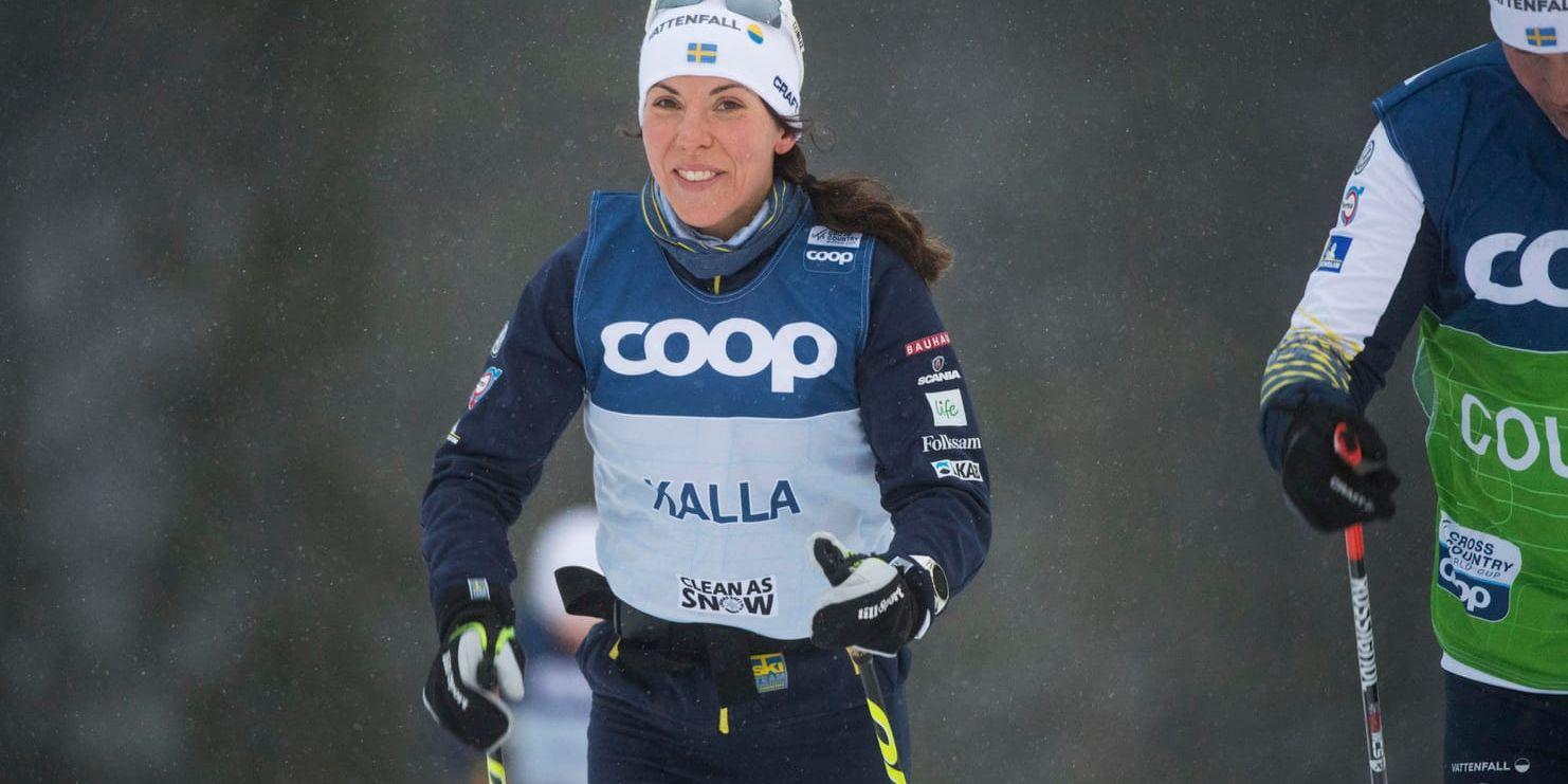 Charlotte Kalla tränar på Ruka skidstadion inför världscupsäsongens första distanslopp på söndag.