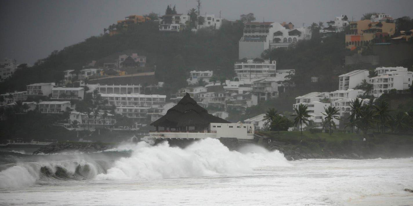 Två tropiska stormar, Willa och Vicente, är på väg mot Mexiko. Bilden är från orkanen Andres som drabbade staden Manzanillo 2009. Arkivbild.