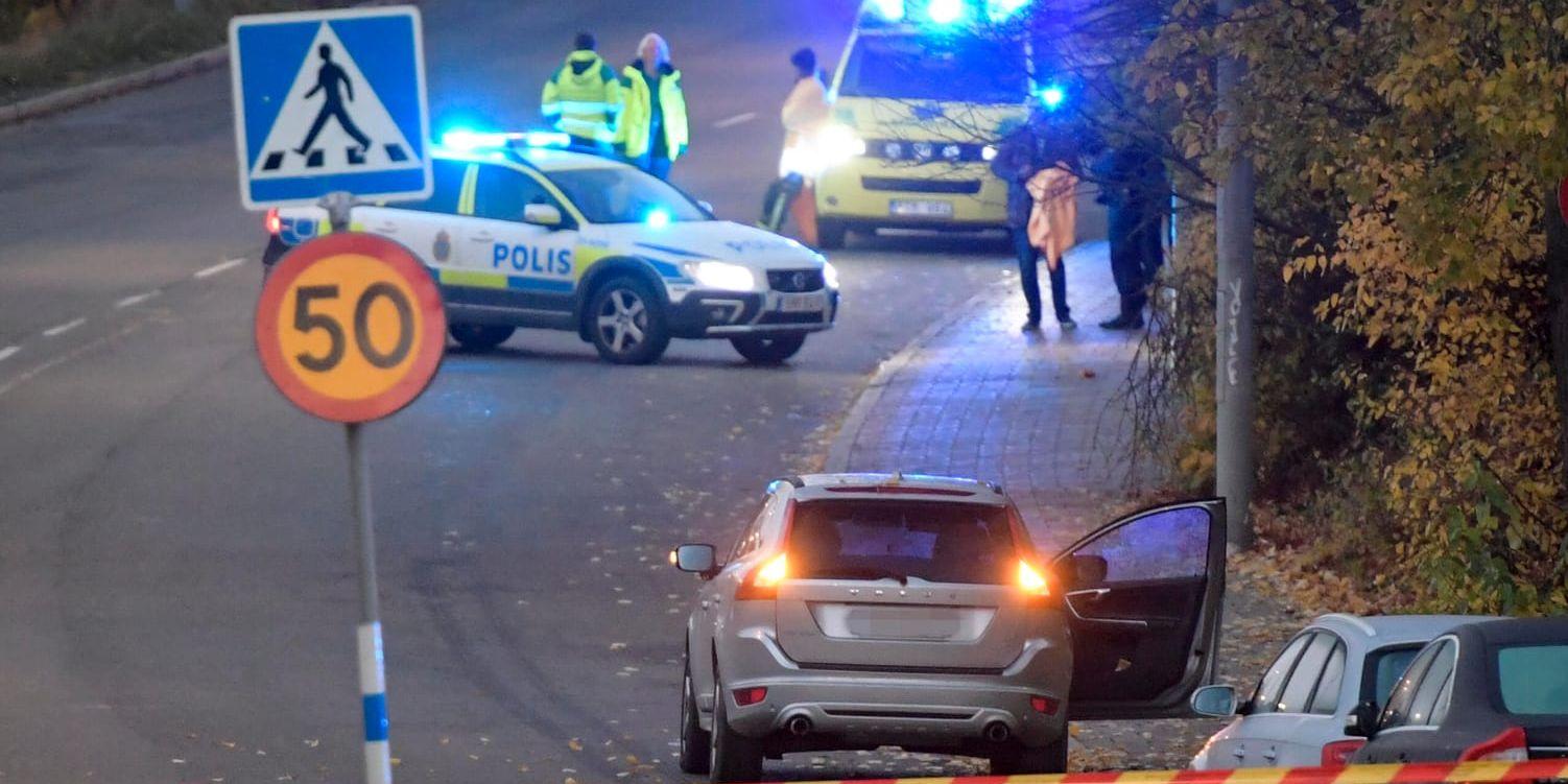 Paketet exploderade i en bil på Tegeluddsvägen i Stockholm.