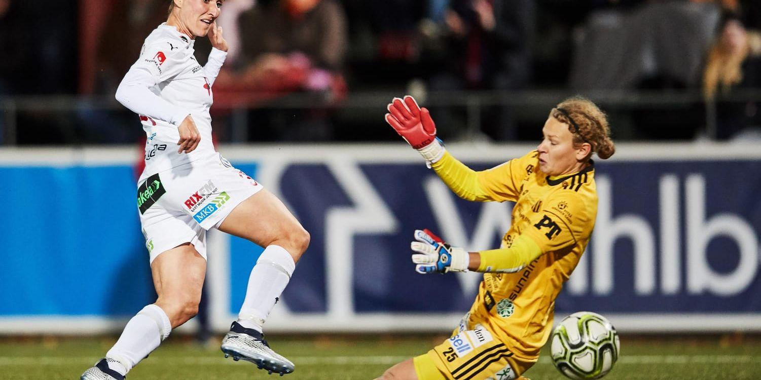 Rosengårds Anja Mittag slog in matchavgörande 1–0 på Piteås målvakt Cajsa Andersson under måndagens damallsvenska fotbollsmatch på Malmö IP.