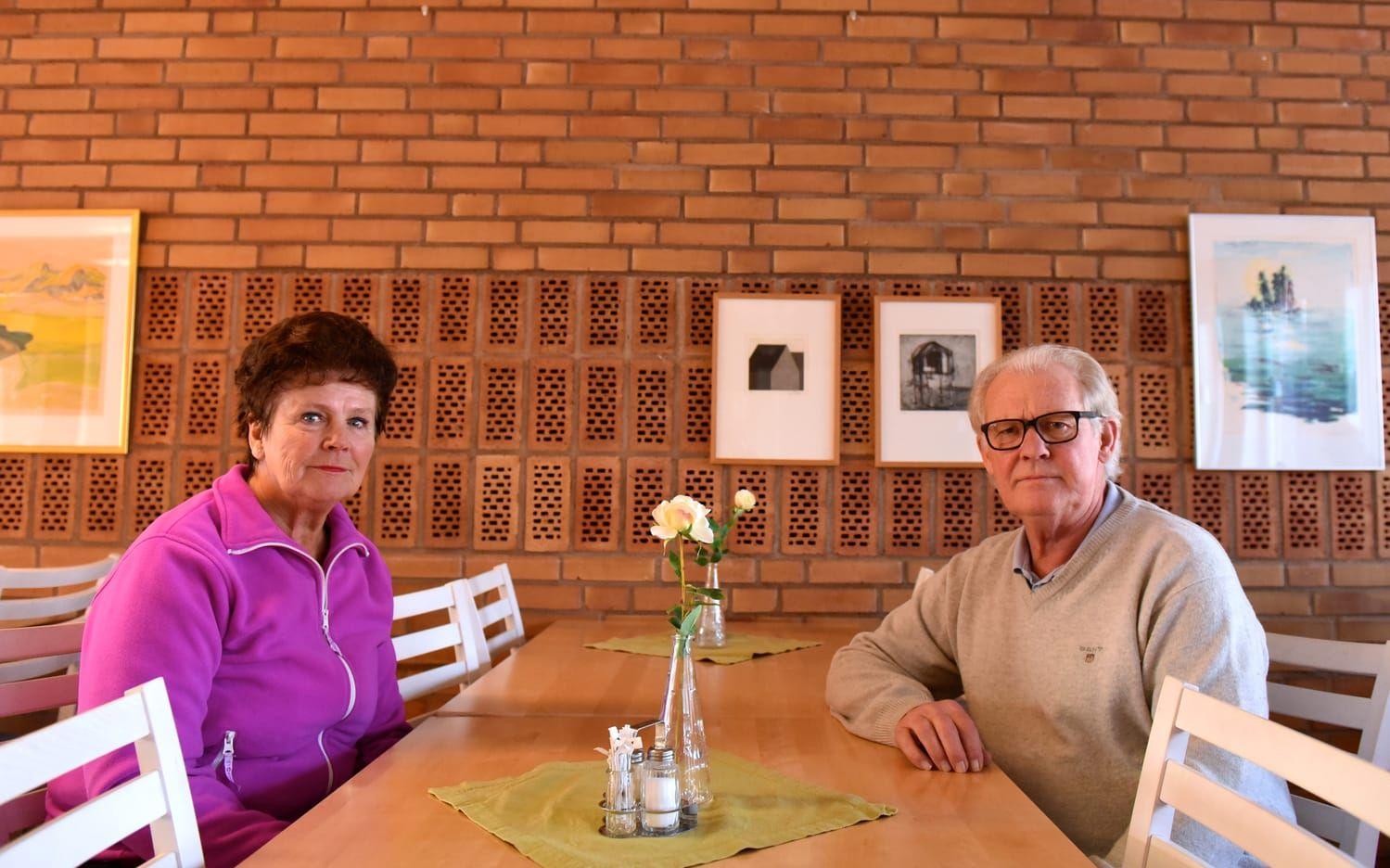 Monika Gustavsson och Dennis Grenheden äter ofta lunch på Södertull och vill inte att tillagningen i köket försvinner till hösten och ersätts med mat som transporteras dit. Bild: Martin Erlandsson