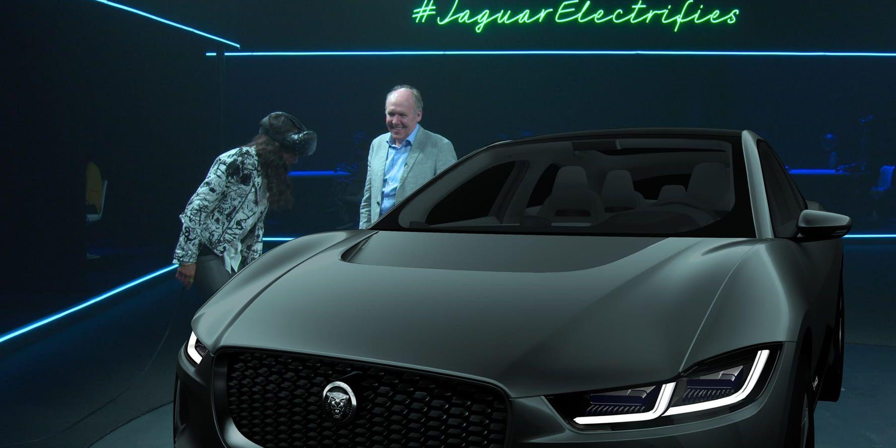 Jaguar är ett av flera märken som hamnat i Teslas skugga i Norge. Nästa år kan det vända - då lanseras elmodellen I-pace, som här visas upp i en så kallad VR-simulering.