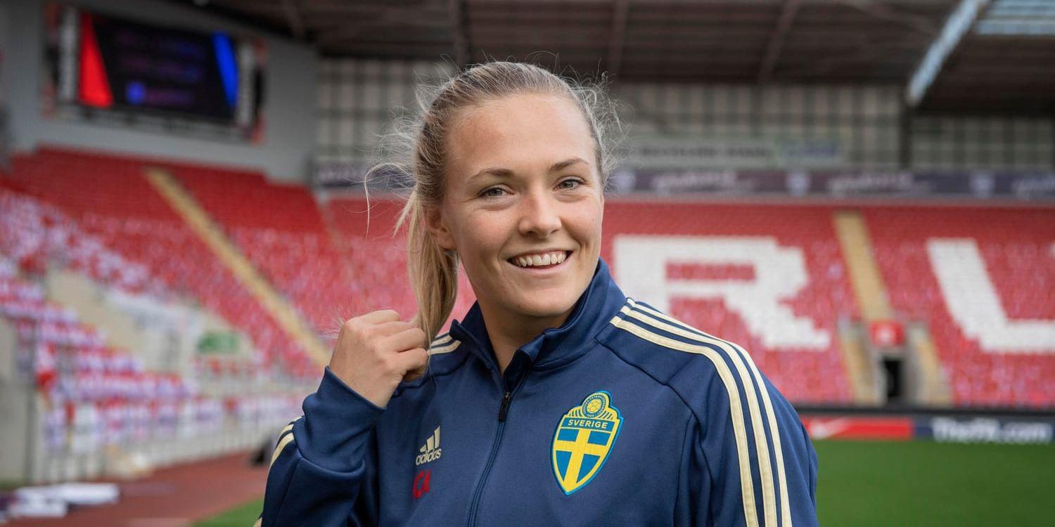Chelseaproffset Magdalena Eriksson hyllar Englands förbundskapten Phil Neville: "Av det jag har hört så är tjejerna väldigt nöjda med honom", säger hon.