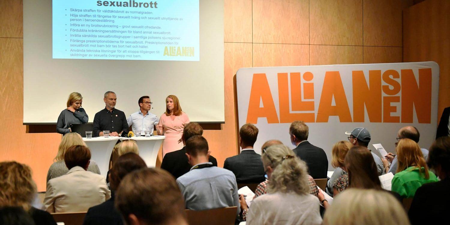 Alliansen har gemensam pressträff i Almedalen. Ebba Busch Thor, Jan Björklund, Ulf Kristoffersson och Annie Lööf.