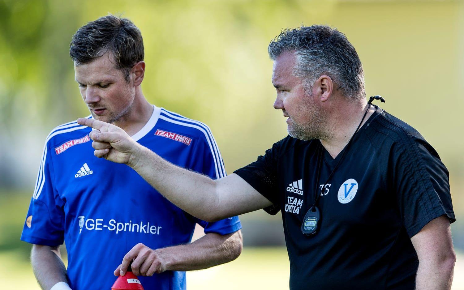 En tränares dröm. Hasse Månsson är för bra för division 5, men Thorbjörn Svensson är förstås tacksam.