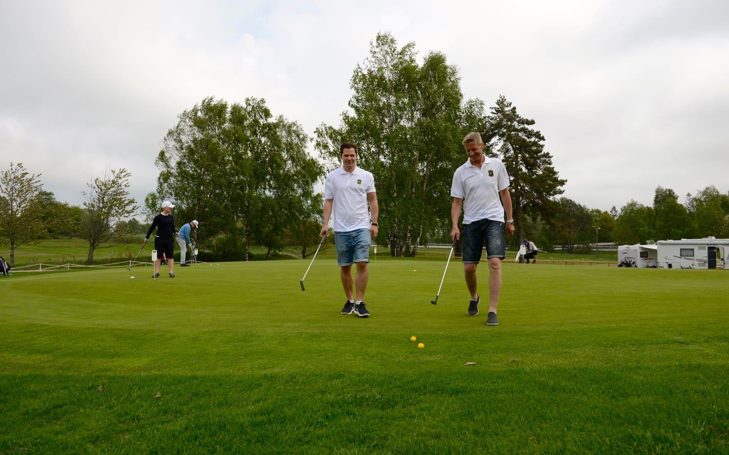 Inga putta miner. Andreas Lindahl och Stefan Andersson är nöjda med tillströmningen av nya medlemmar till Vinbergs golfklubb.