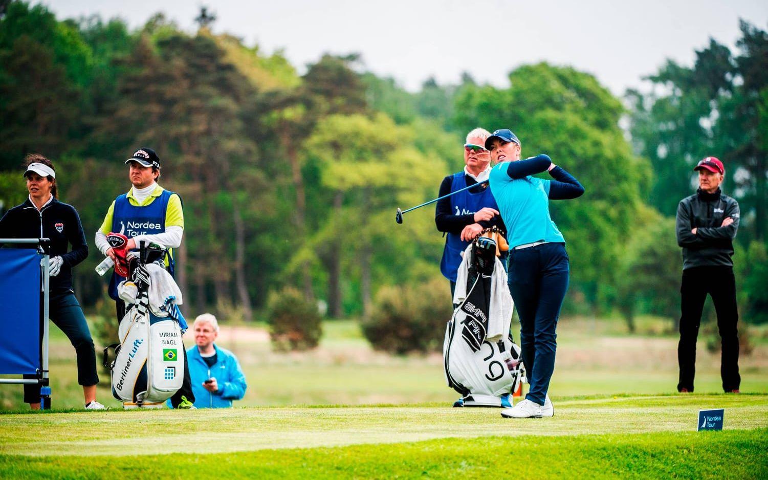 9. (4) Lynn Carlsson - Golf. Har haft ett tufft år. Det tuffa andra året på Europatouren. Men en 14:e plats som bäst och en tredjeplats i PGA-tävlingen i Halmstad lyfter denna tjej som är stor på sociala medier.