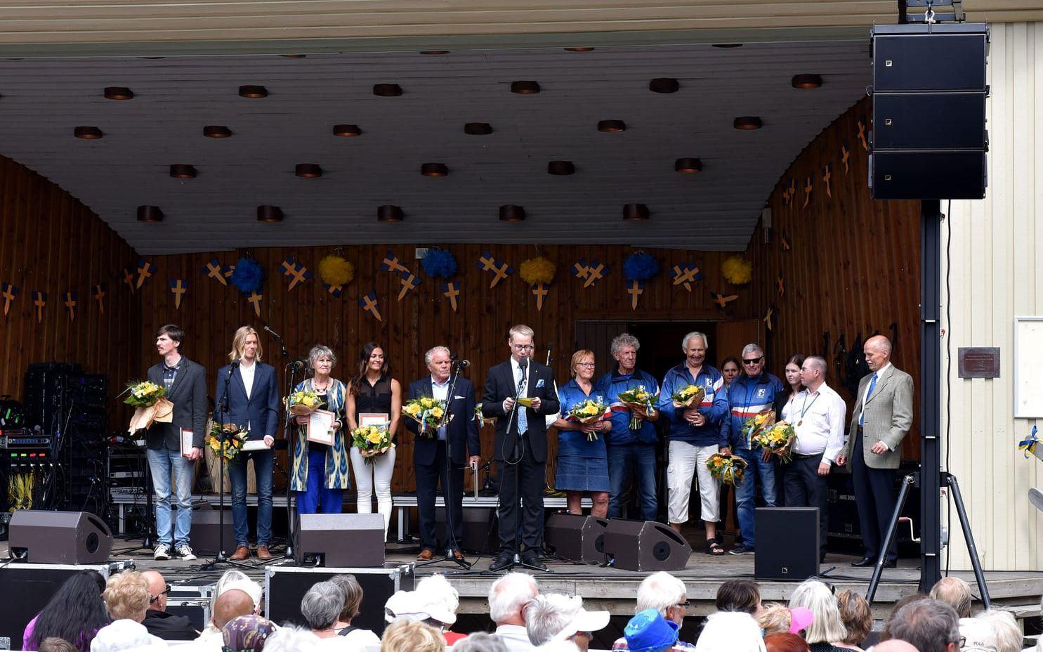 Alla Varbergare som fick stipendie elller som vunnit SM-guld i sin sport det gånga året. BILD: Maria Hjulström