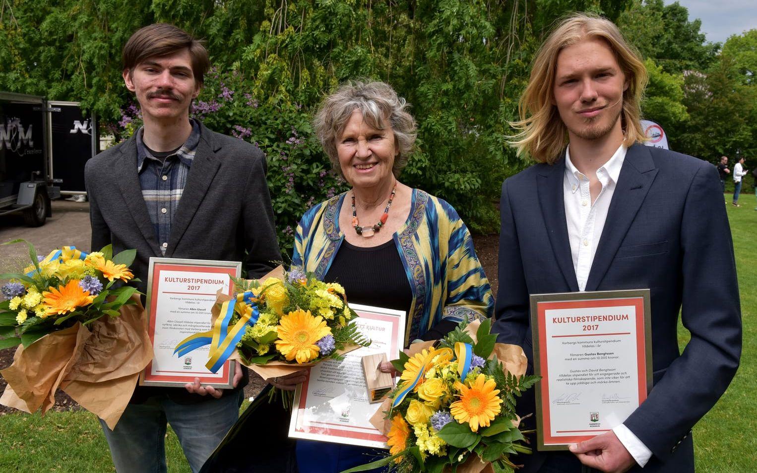 På plats för att ta emot sina priser var Albin Glasell, hederspristagaren Kerstrin Paradis Gustafsson och Gustav Bengtsson. BILD: Maria Hjulström