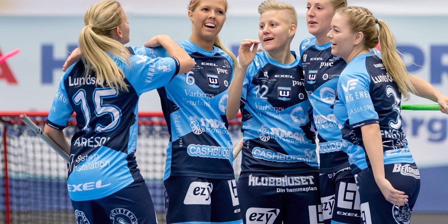 Andrea Envall (nummer 6) har inlett debutsäsongen i Superligan övertygande.