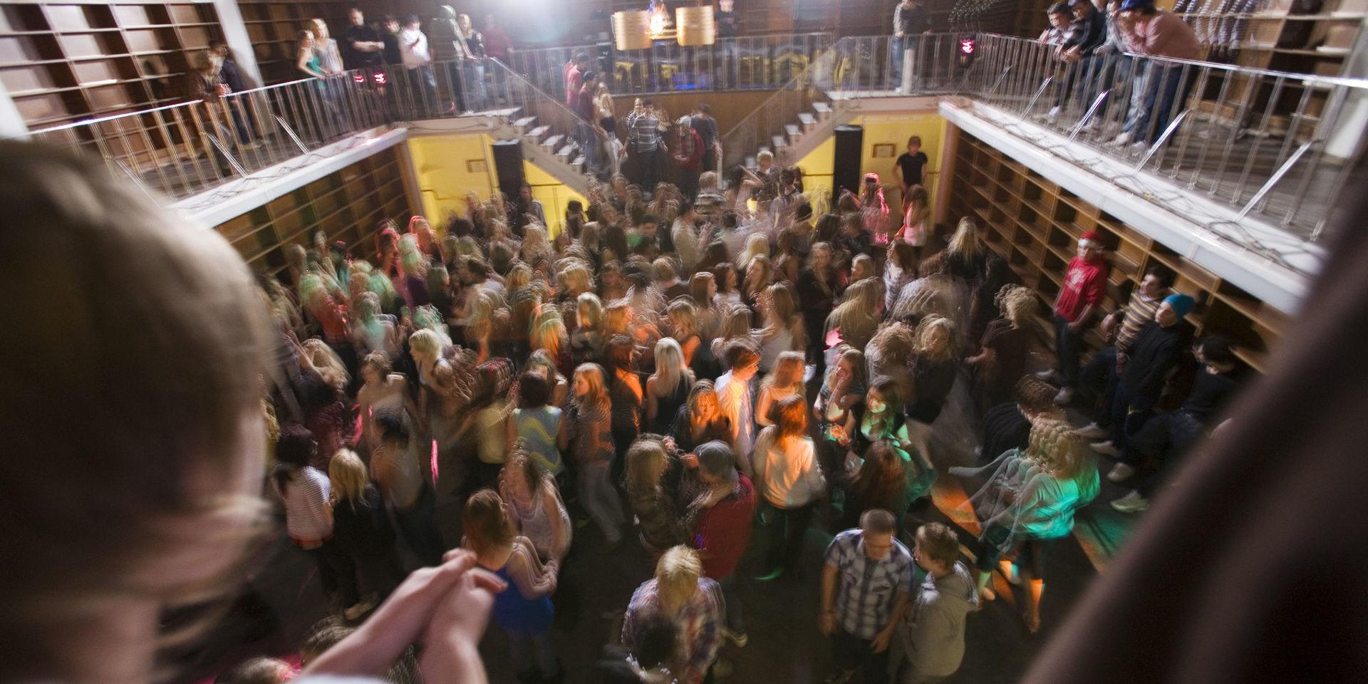 Drogfritt disco, en av de aktiviteter som anordnas för att försöka locka ungdomar från alkoholen. 