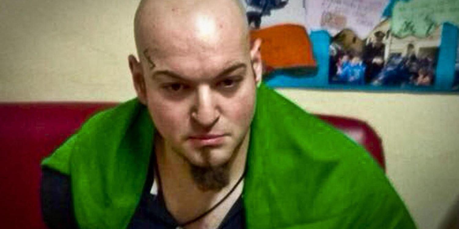 Attentantsmannen Luca Traini ångrar sig inte. Ovanför ett ögonbryn syns det som enligt Reuters är en nazistisk tatuering.