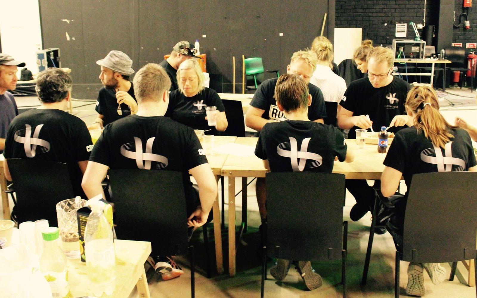 Lunch under inspelningen av ”Mellanrum” i Gothenburg Film Studios. Bild: Daniel Bajnoci