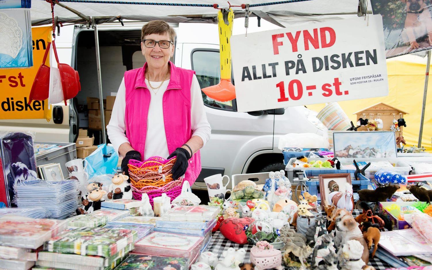 Veteran. Gullvi Engström har sålt prylar på Norvalla marknad i snart 35 år.