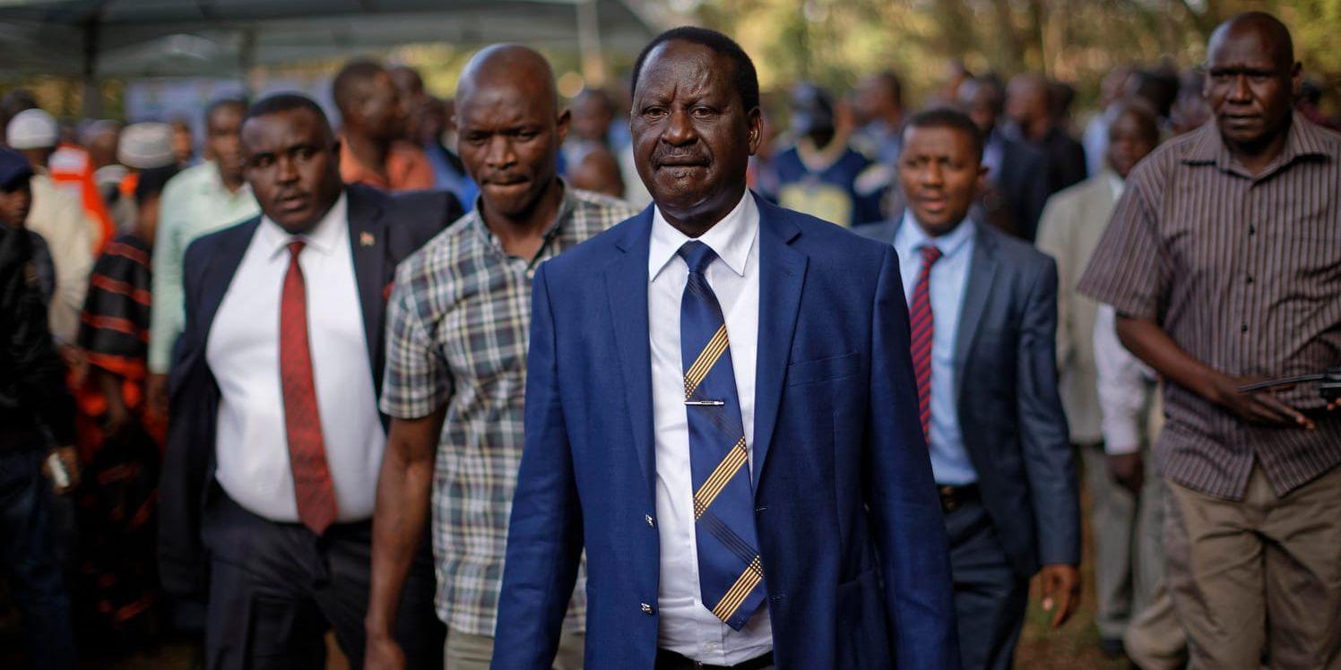 Oppositionsledaren Raila Odinga dömer ut presidentvalet i Kenya och kallar det en bluff.