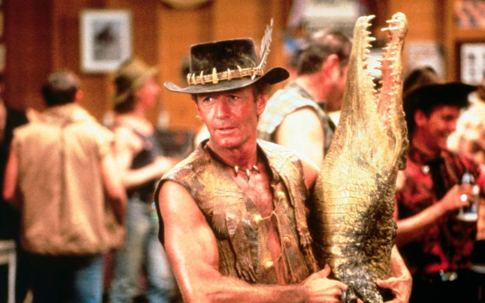 Paul Hogan i rollen som Crocodile Dundee. Bläddra vidare för att ta reda på hur det gick sedan för skådisarna i den 30-årsjubilerande filmen. Foto: Paramount Pictures/20th Century Fox
