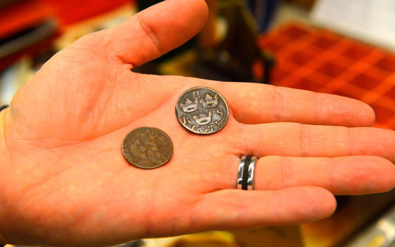 Hos Jan-Erik Averby fanns bland annat mynt från 1600-talet. Bild: Maria Åkesson