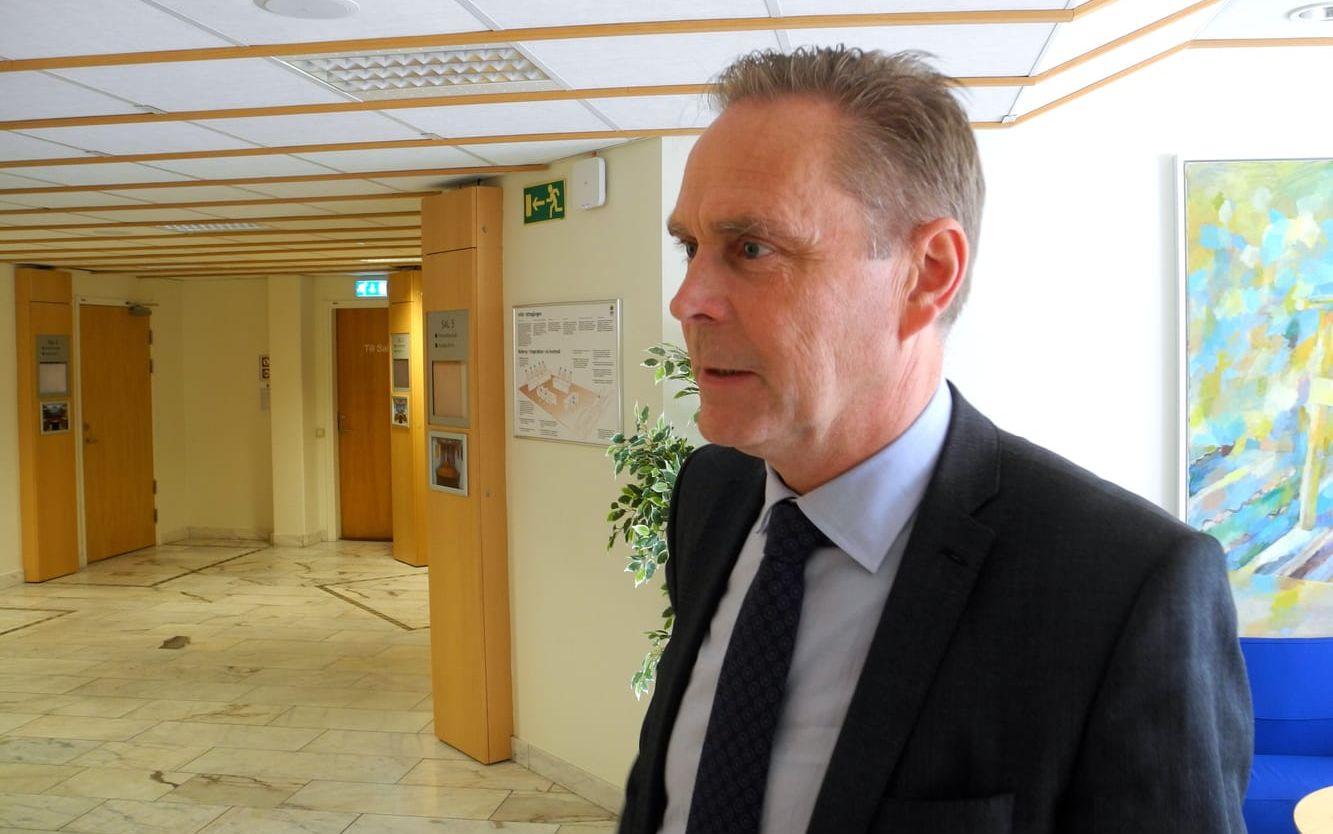 Advokat Anders Ericson försvarar den åtalade mannen, som förnekar uppsåt att vålla brand. Bild: Håkan Bergström