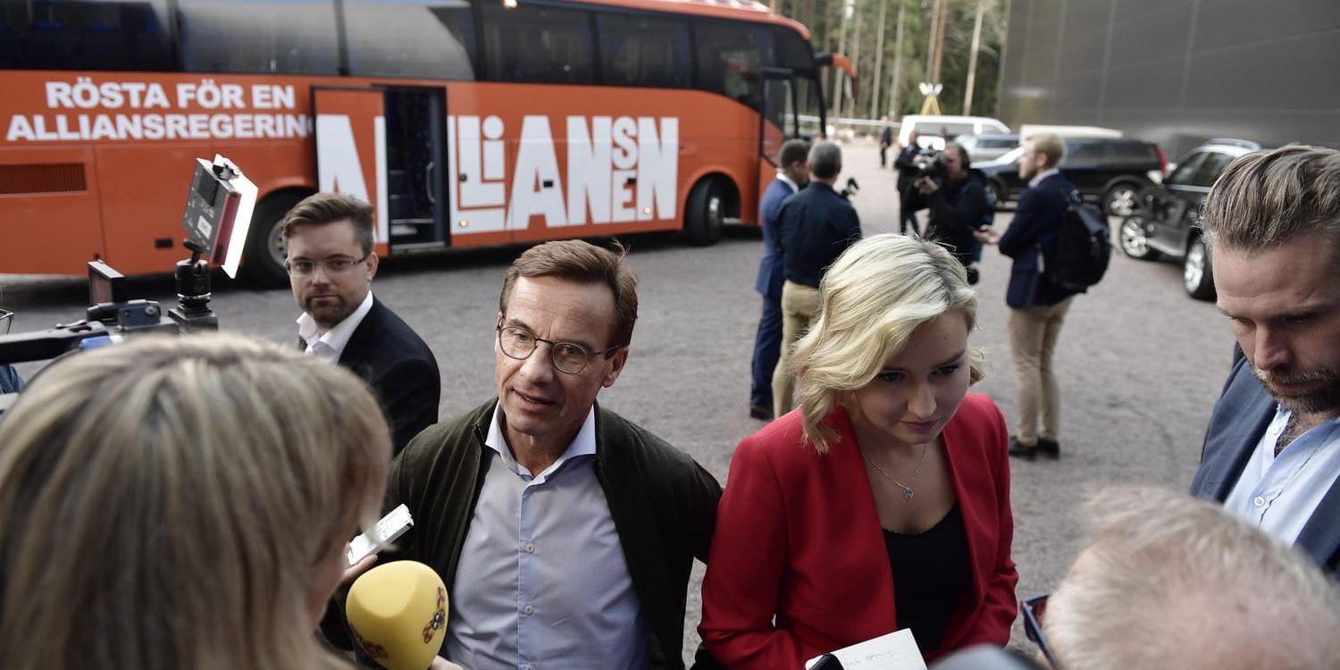 Alliansens partiledare anlände gemensamt till kvällens partiledardebatt på TV4 som sändes från Gävle.