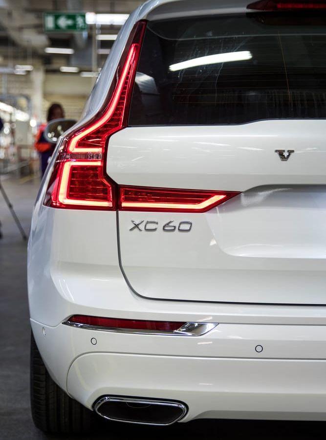 XC60 introducerades 2008 och var Volvos andra stadsjeep, så kallad SUV. Sedan 2009 är den biltillverkarens bäst säljande modell.