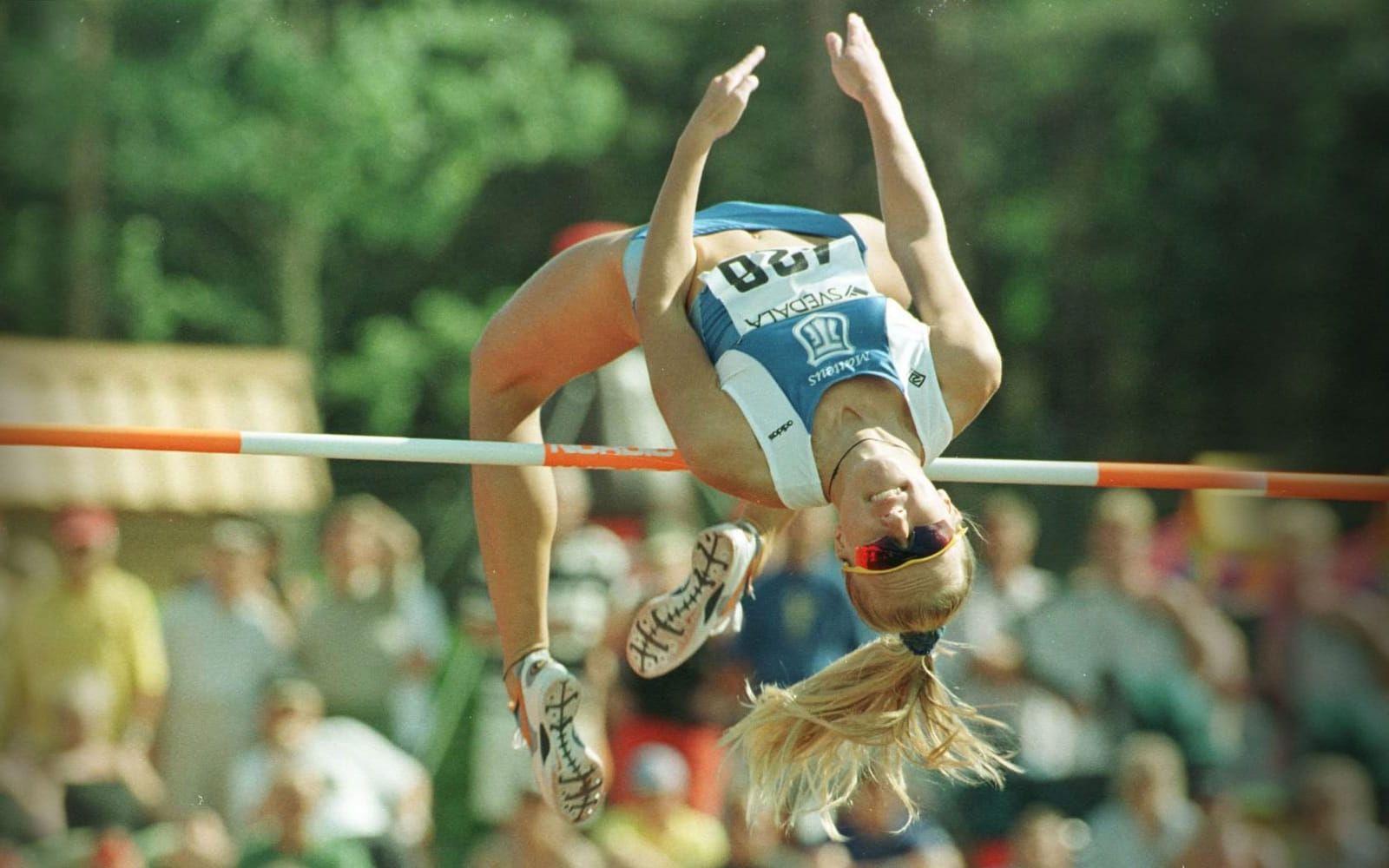 Två år senare, 1997, vann hon sitt första SM-guld i Sundsvall. Tidigare hade Emelie Färdigh stått överst på pallen. Foto: TT