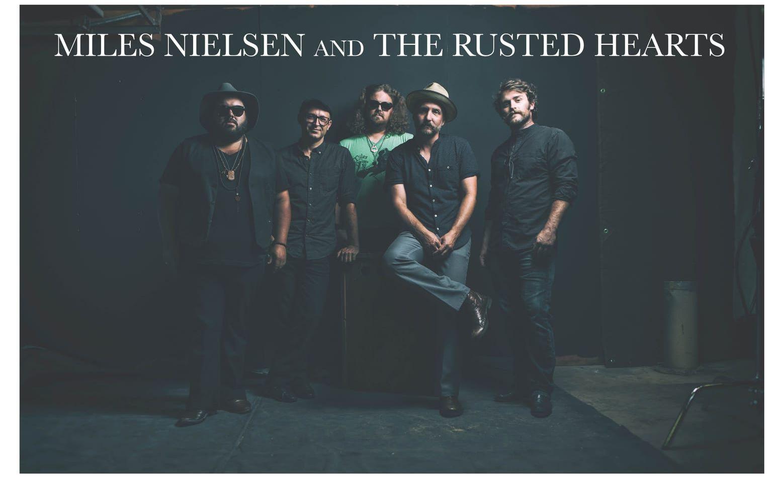 Miles Nielsen och The Rusted Hearts spelar också i Tryckhallen på lördagskvällen.