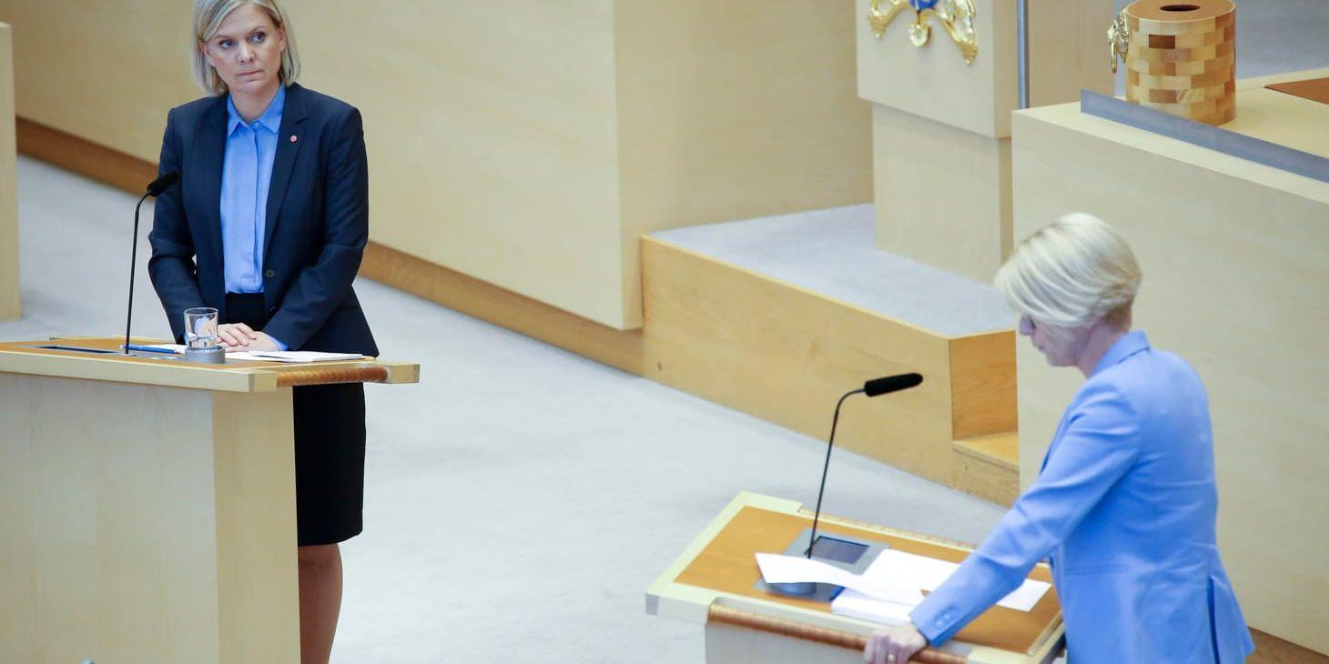 Finansminister Magdalena Andersson (S) och Moderaternas ekonomiskpolitiska talesperson Elisabeth Svantesson vid budgetdebatten i riksdagen.